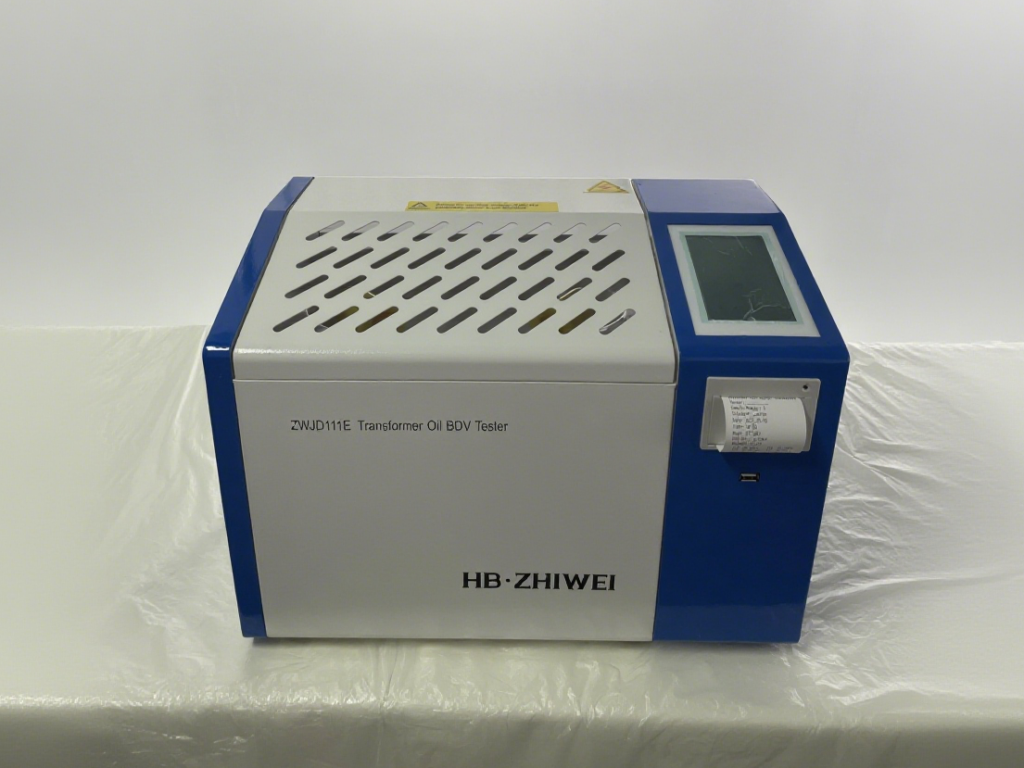 Insulation oil dielectric strength tester, for assessing breakdown voltage and insulating performance