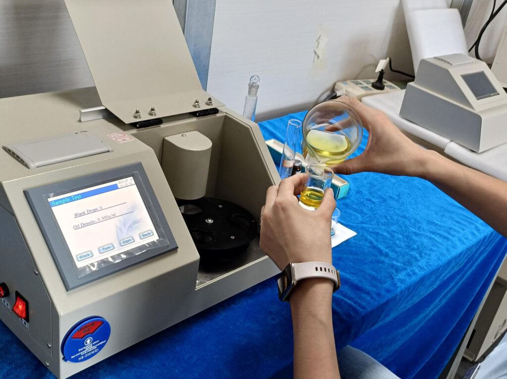 Automatic acid value tester, for monitoring oil acid value and degradation