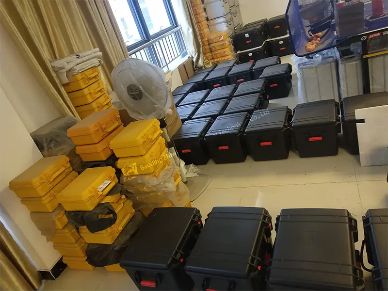Engineer performing dielectric loss test on substation equipment using the ZWJS101
